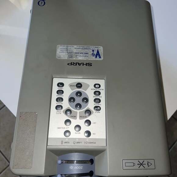 SHARP NOTEVISION TABLETOP PROJECTOR PG-C30XU  (R) - Picture 3 of 9